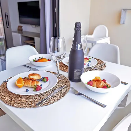 Amazing Maisonette With A Sea View And A Pool Access *